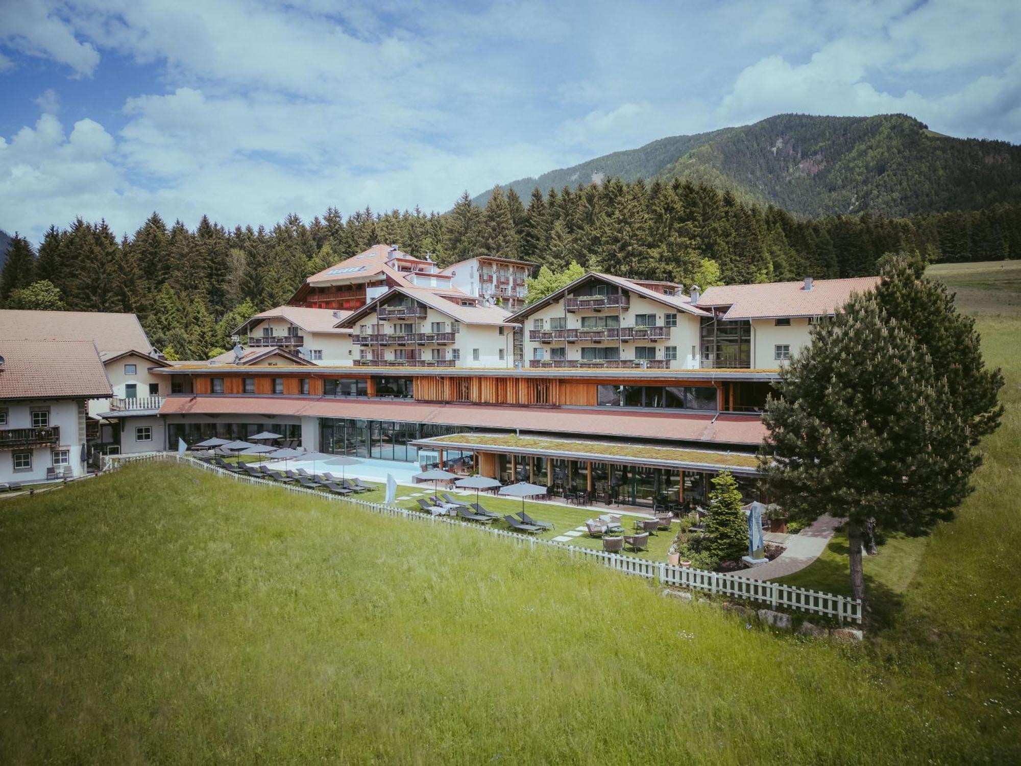 Hotel Garberhof Dolomit Family à Rasùn di Sotto Extérieur photo